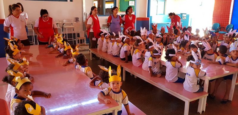 Prefeitura entrega ovos de Páscoa e faz a alegria das crianças.